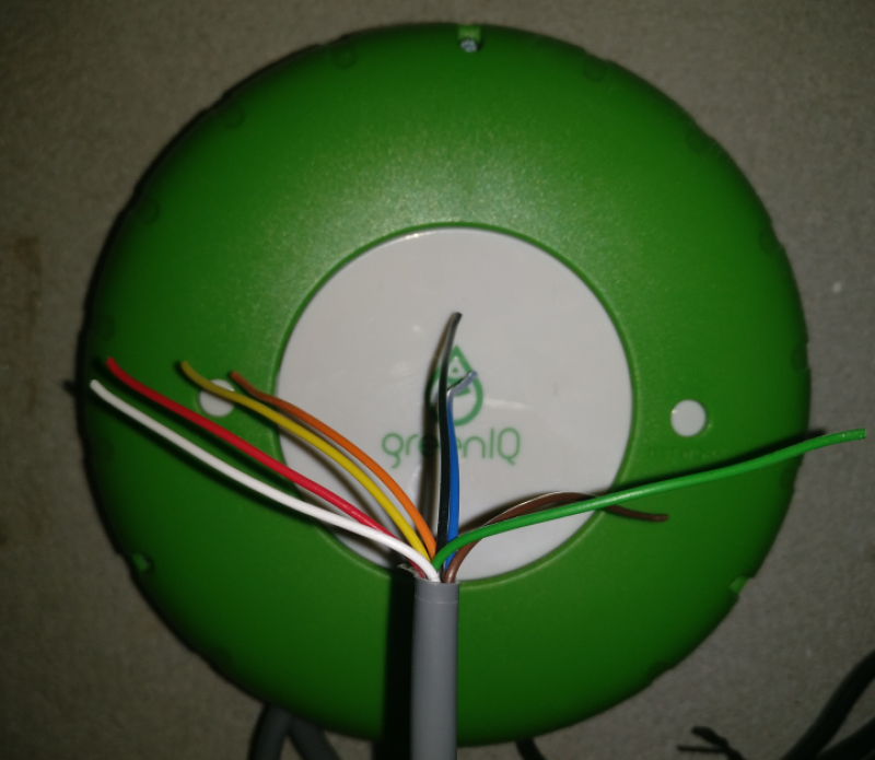 smart-home-garten-greeniq-smart-garden-hub-wires